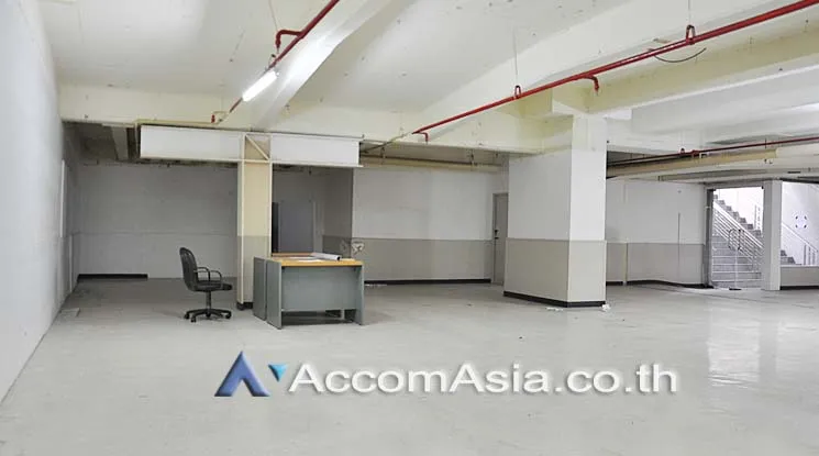 unitOffice |  Retail / showroom For Rent in Silom, Bangkok  near BTS Chong Nonsi (AA15410)